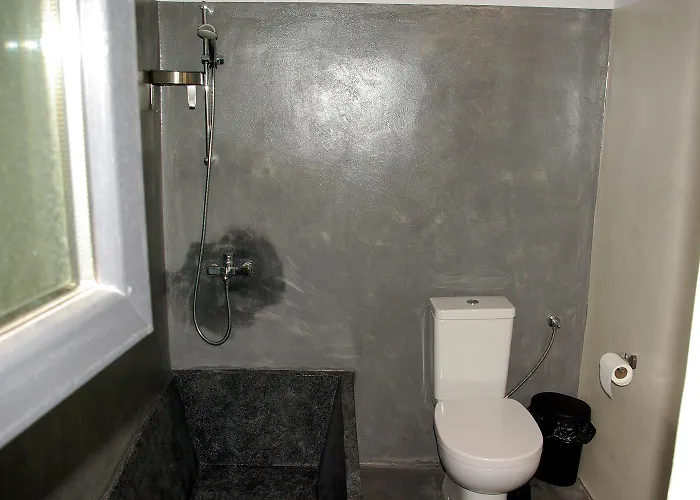 Pensiune къщичка под шарената сянка