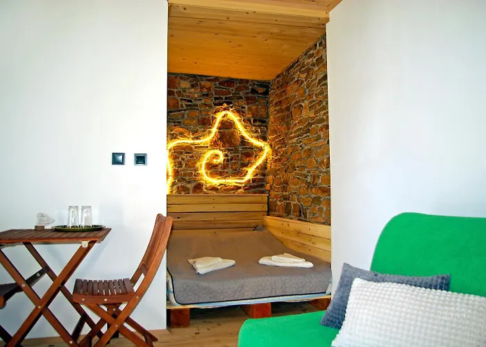 Pensiune къщичка под шарената сянка 3*