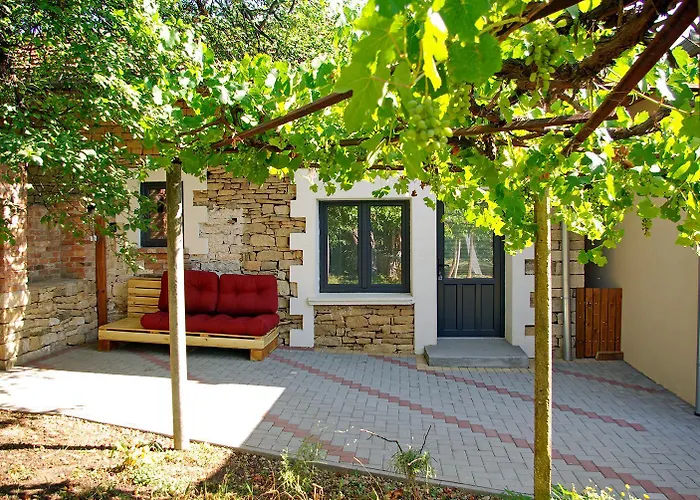 къщичка под шарената сянка 3*