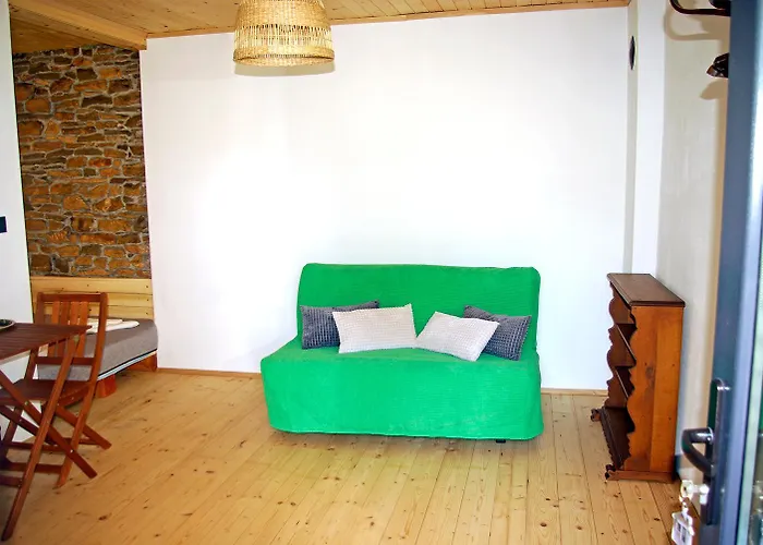 Pensiune къщичка под шарената сянка