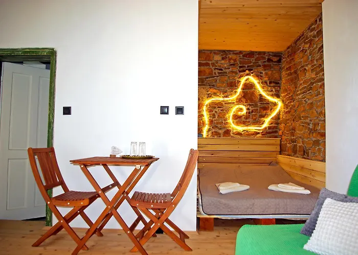 Pensiune къщичка под шарената сянка 3*