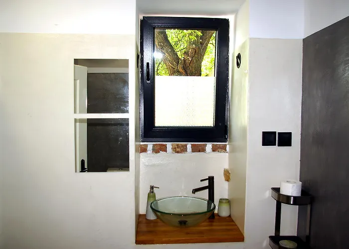 къщичка под шарената сянка 3*