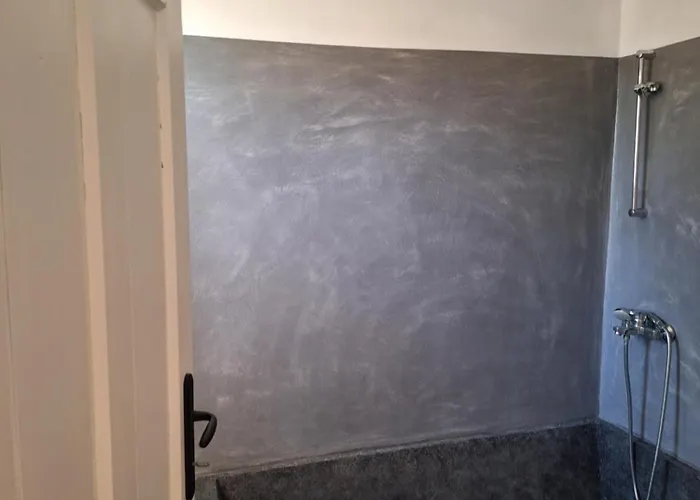 Pensiune къщичка под шарената сянка